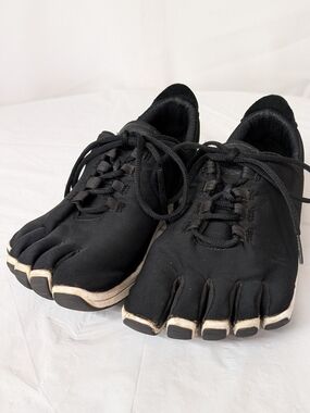 Peluva Strand Women's Black Five-Toe Athletic Shoes Size 10 US 42 EU
